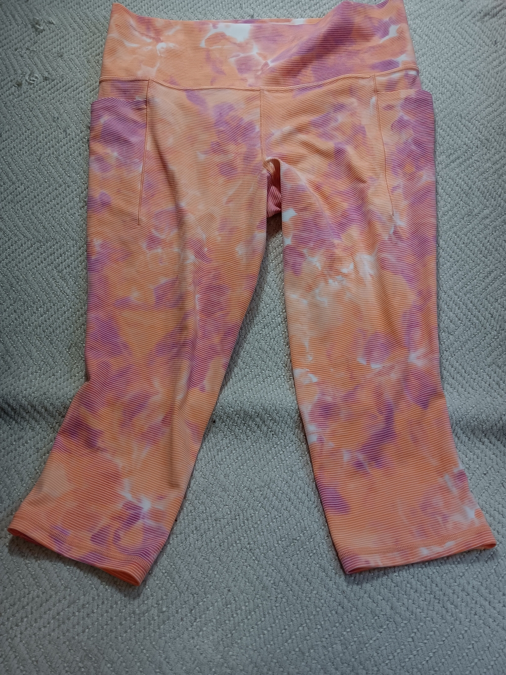 Women's Tie-Dye Capri Leggings - Peach & Purple